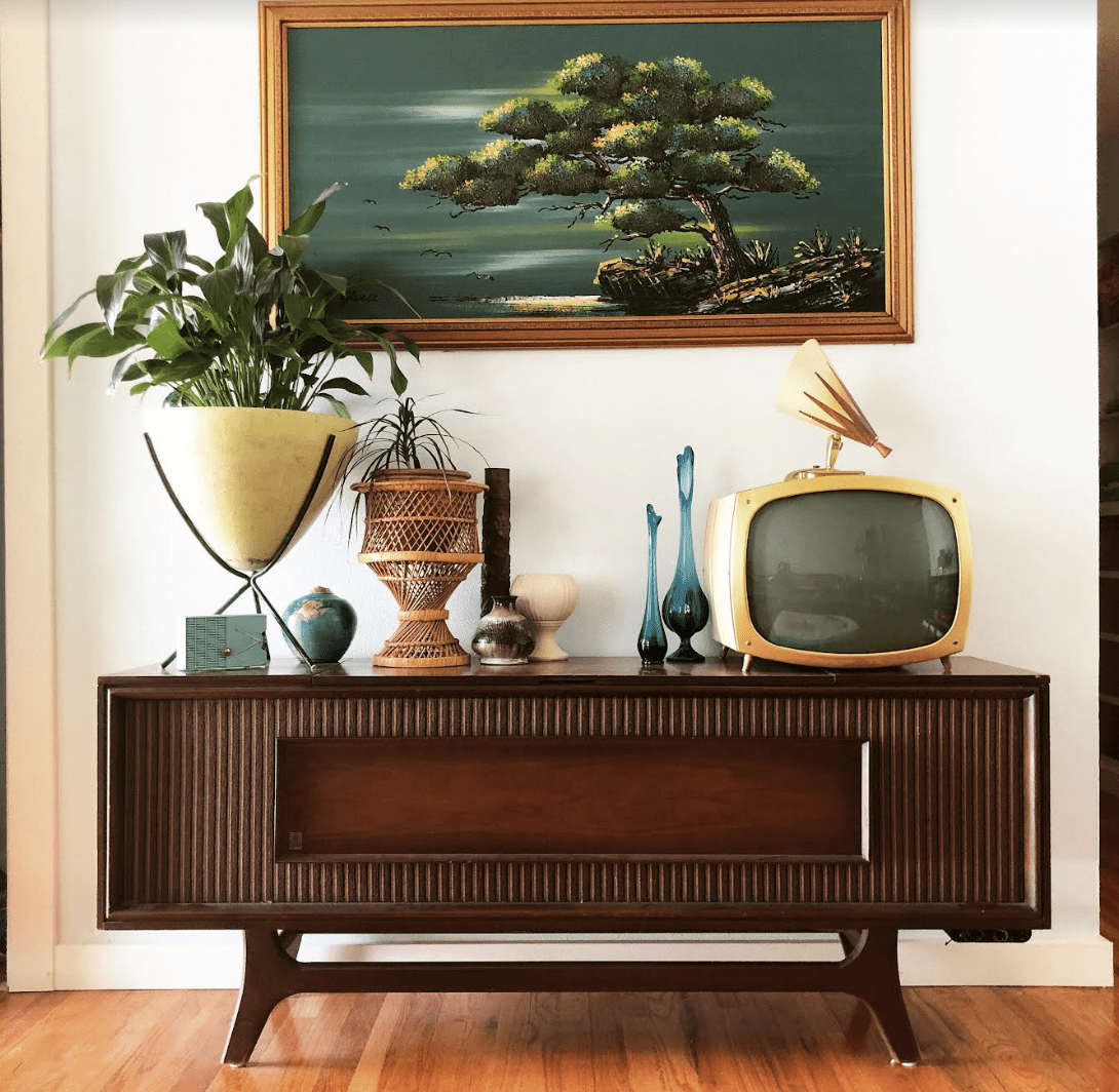 How to Decorate with Vintage Home Decor