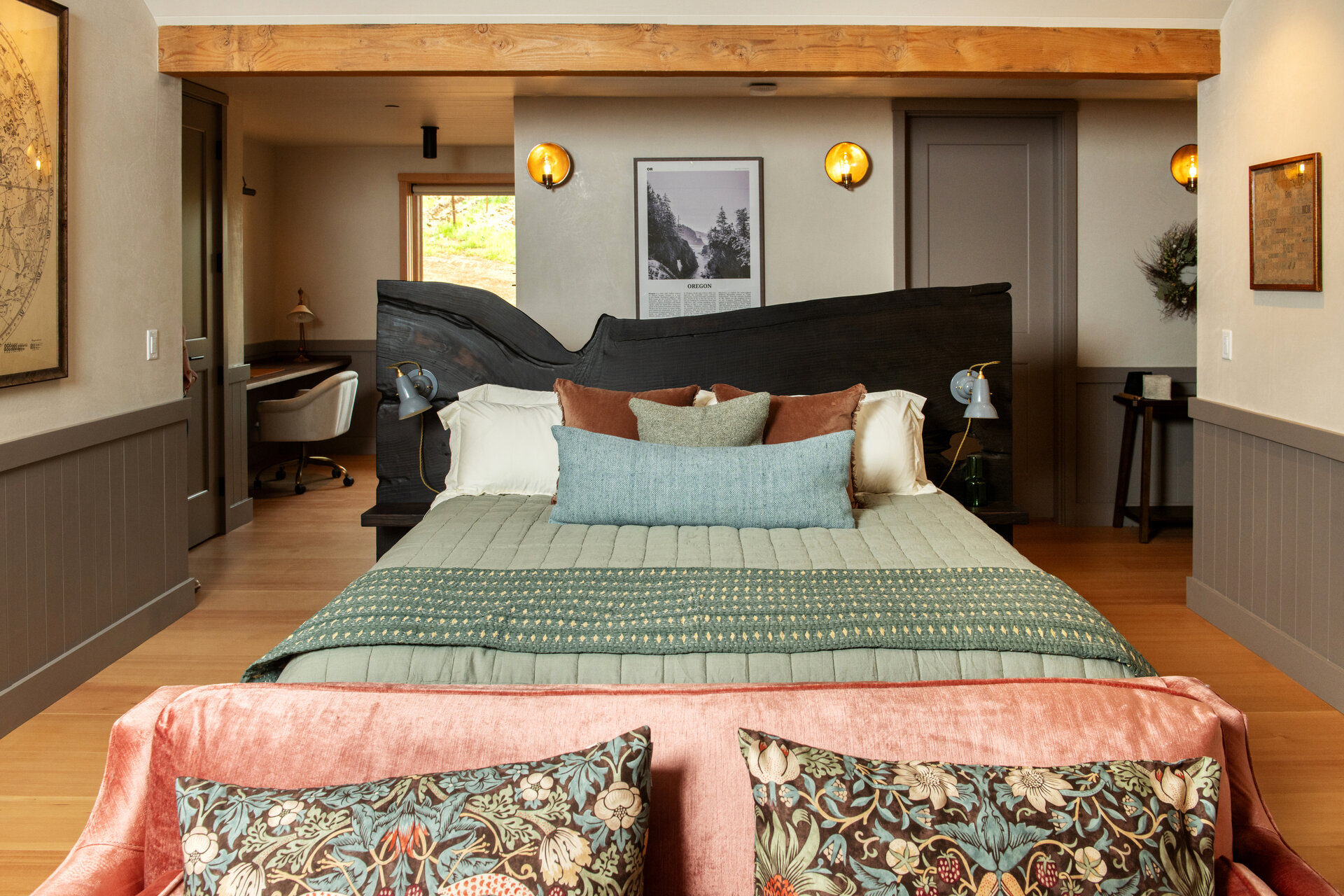 Luxury accommodations at Black Walnut Inn overlooking Oregon Wine Country